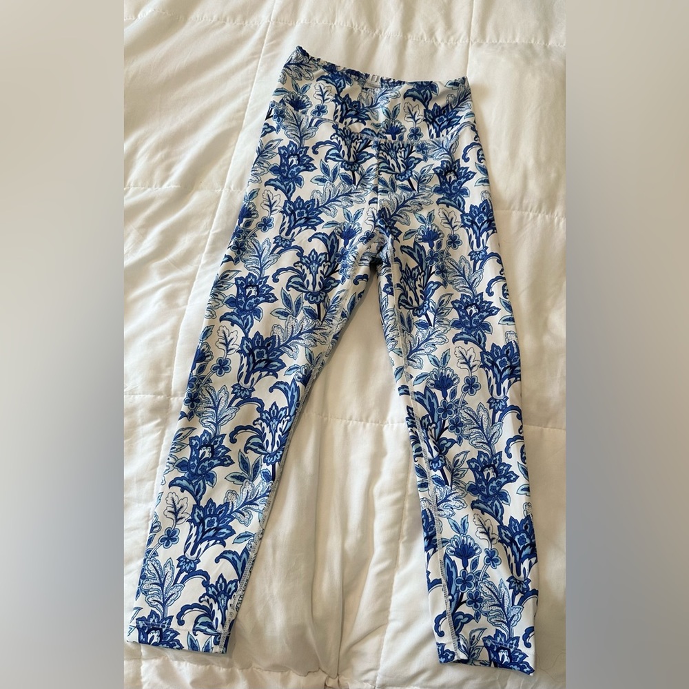 Kira Grace yoga leggings, size XS
Blue floral 
Great condition and quality